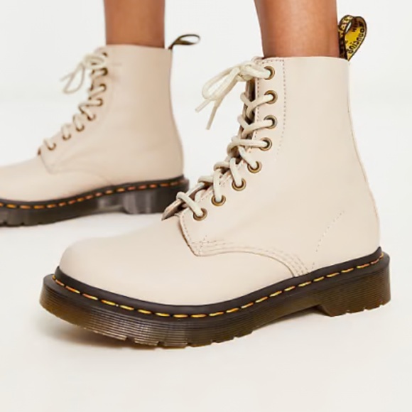 Dr. Martens 1460 Greige Leather 7 Combat Boots Lace Up - Picture 2 of 11